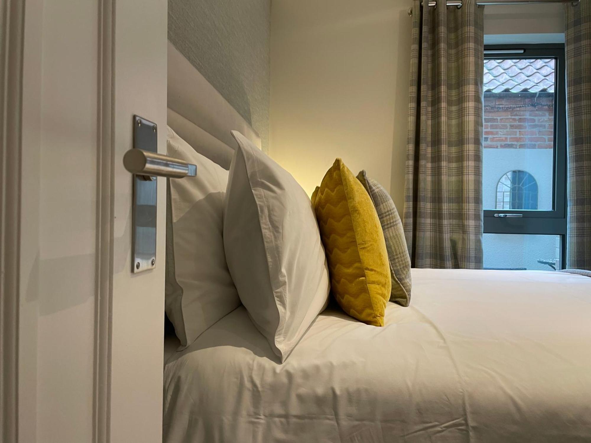 York Staycation With Free Parking Exterior photo